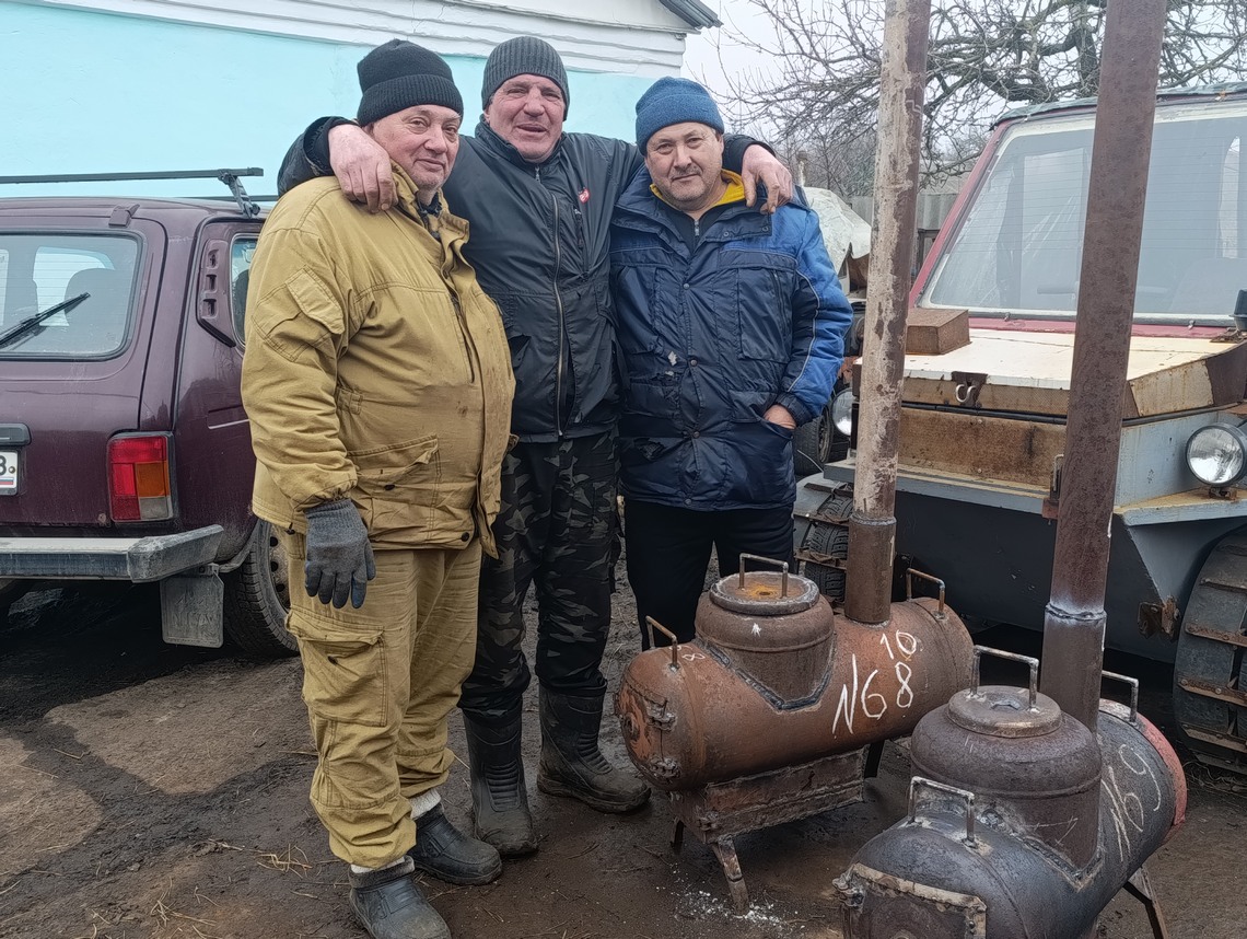 Вы — на фронте, мы — в тылу. Вместе куём победу