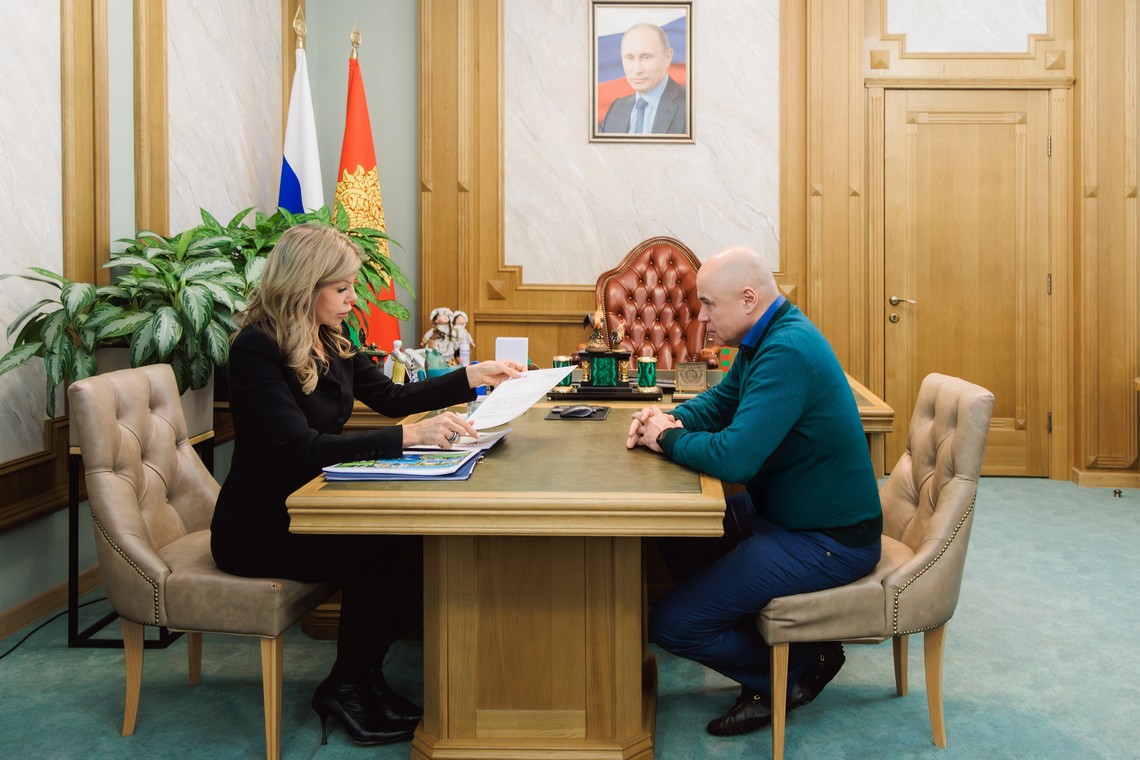 Крупную гуманитарную акцию в поддержку СВО в Липецкой области обсудили Игорь Артамонов и Евгения Уваркина