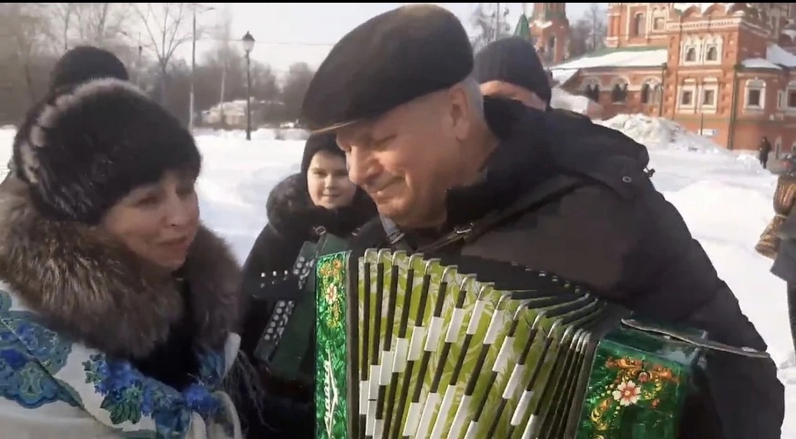Под его гармошку плясали на Красной площади
