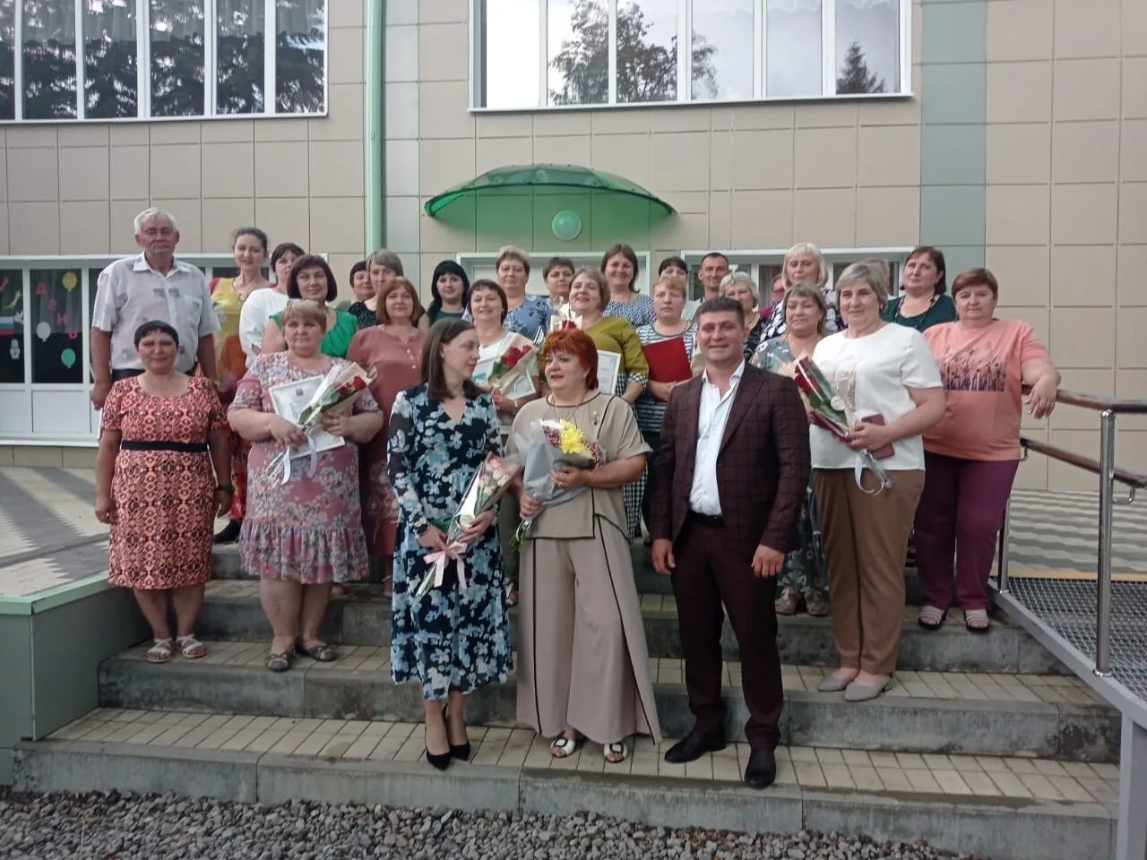 Поздравили сотрудников дома-интерната