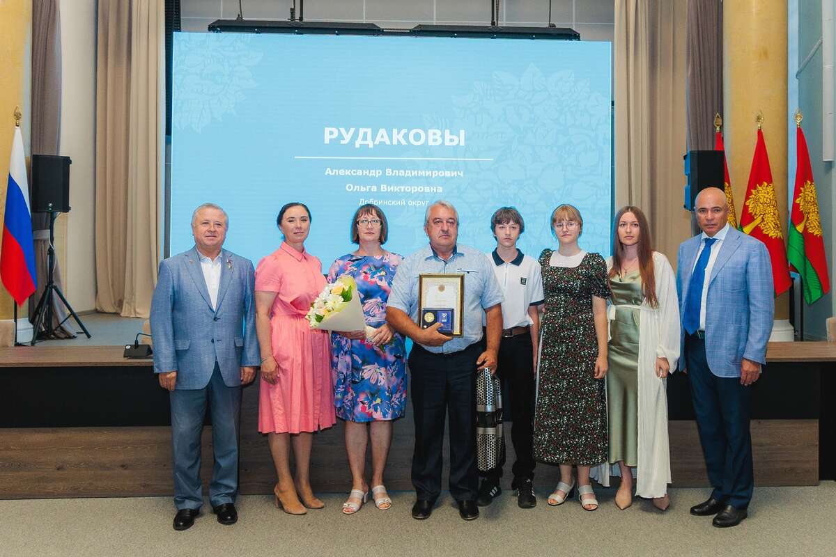Тридцать пять лет рука об руку