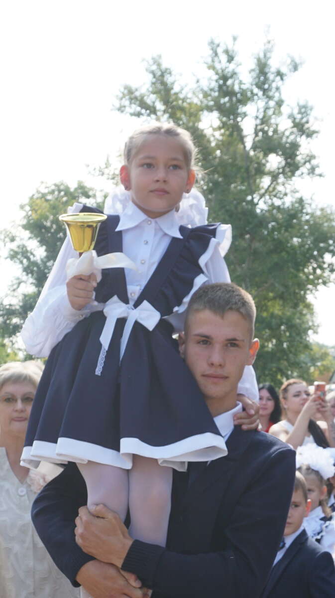 Банты, цветы, улыбки