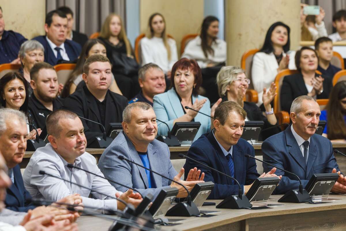 Лучших отцов года наградили в правительстве Липецкой области